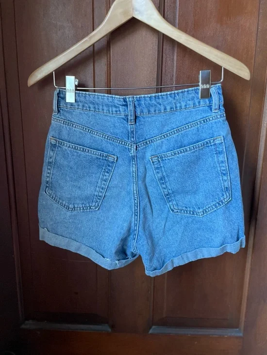 Divided by H&M women's size 4 denim shorts - Picture 5 of 5